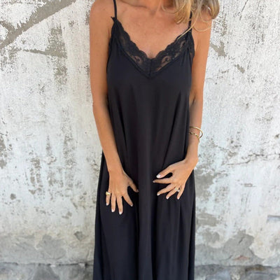 Everyday Elegance – The Graceful V-Neck Dress