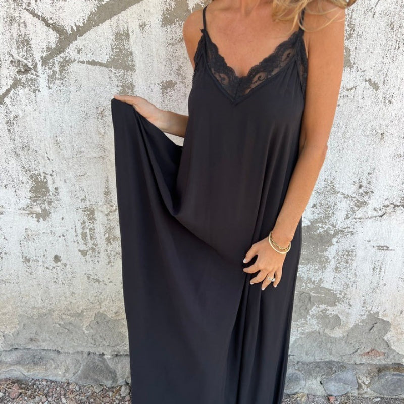 Everyday Elegance – The Graceful V-Neck Dress
