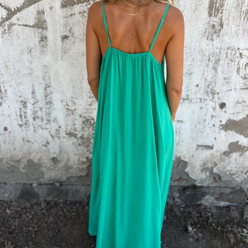 Everyday Elegance – The Graceful V-Neck Dress